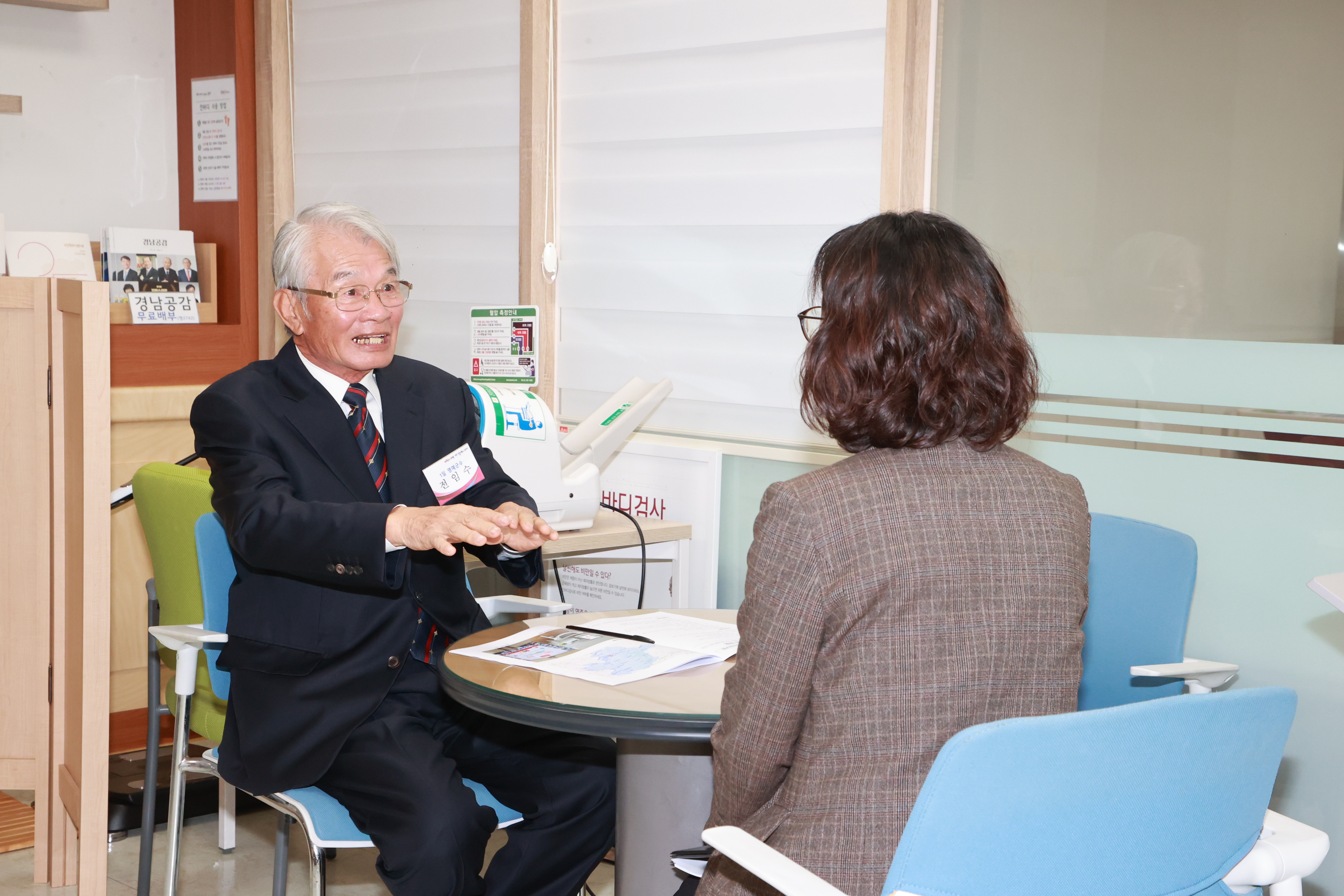 의령군 전임수 명예군수, 신포숲 목재문화체험장 사업 현안 살펴