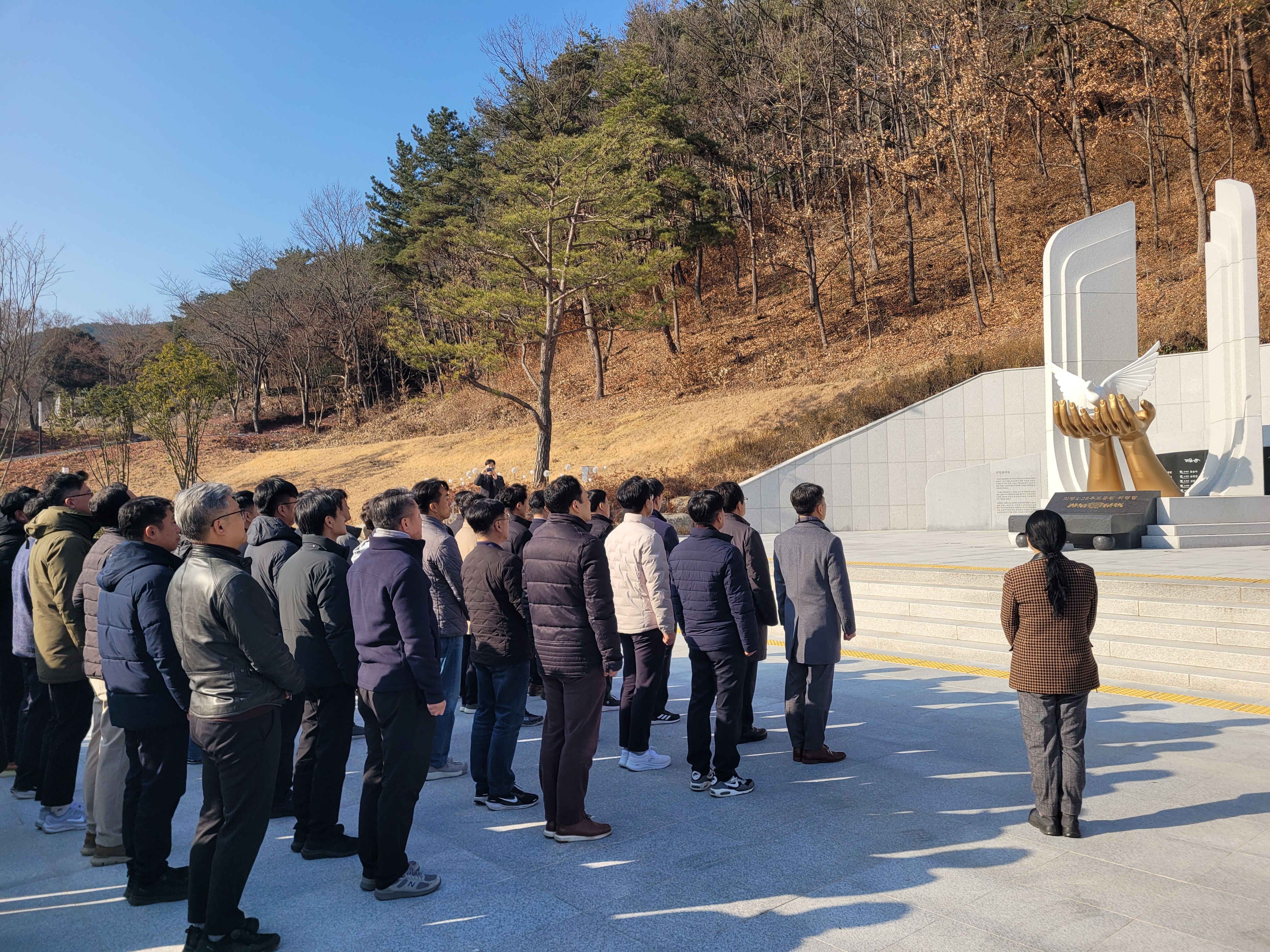 의령4·26추모공원, 총경급 교육생 67명 헌화·묵념…역사적 책임 되새김