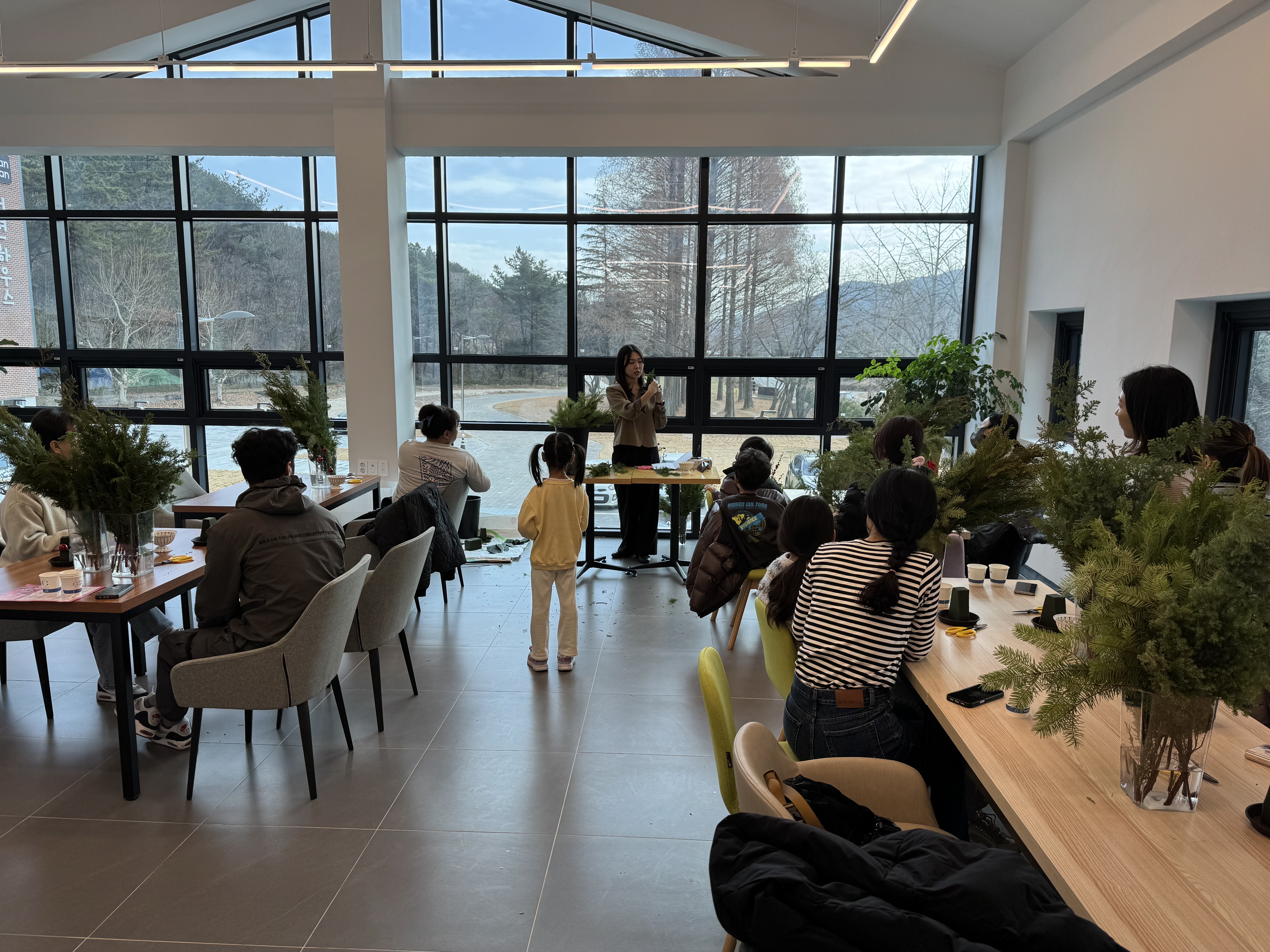 청춘만개 25년 12월 <엄마랑 같이 만드는 크리스마스 미니 트리> 원데이 클래스